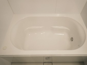 ブルーのクロスの奥行き効果で爽やかトイレを演出 渋谷区 M様邸 ブルーのクロスの奥行き効果で爽やかトイレを演出 渋谷区 M様邸